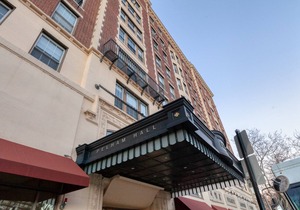 Beautiful Brookline Studio w/Gym, steps to Green Line, by Blueground