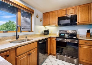 Beautiful decorated Condo, pool, hot tub, great Killington Views - Highridge B6