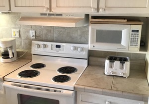 Beautiful Direct Beach Front and Bayside View Condo with POOL!