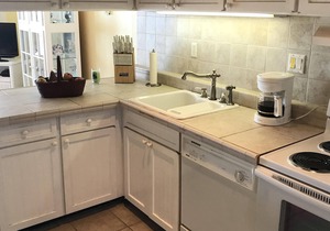 Beautiful Direct Beach Front and Bayside View Condo with POOL!