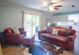 Beautiful downtown 3bed/2bath house w/ fenced yard