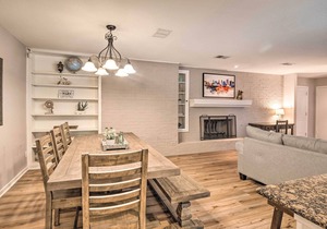 Beautiful Downtown Duplex w/ Patio, Walk to 6th St