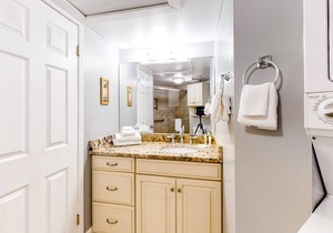 Beautiful efficiency by the beach w/ an indoor pool, shared tennis, & free WiFi