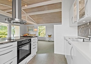Beautiful home in Græsted with kitchen