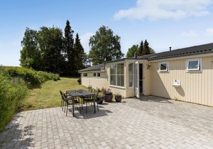 Beautiful home in Græsted with kitchen