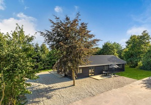 Beautiful home in Græsted with WiFi