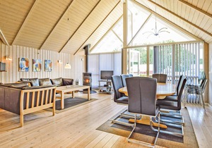 Beautiful home in Juelsminde with sauna