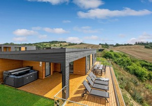 Beautiful home in Løgstrup with kitchen