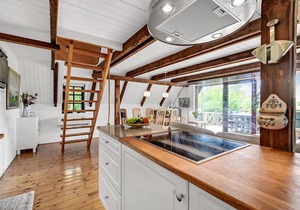 Beautiful home in Løgstrup with WiFi