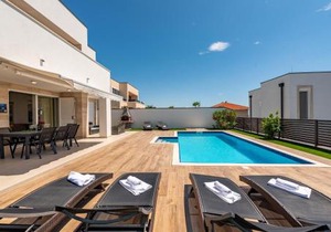 Beautiful Home In Novalja