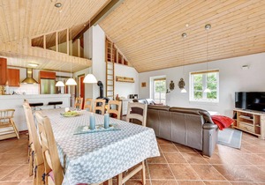 Beautiful home in Tarm with WiFi