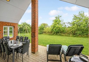 Beautiful home in Tarm with WiFi