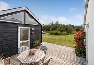 Beautiful home in Ulfborg with WiFi