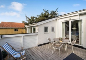 Beautiful home in Ulfborg with WiFi