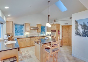 Beautiful Lake Arrowhead Cabin w/EV Charger