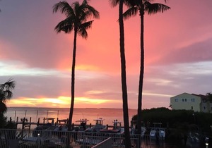 Beautiful Modern Studio, recently remodeled, new to the market, Summer Sea 405