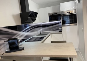 Beautiful new bright apartment facing south 100 m from the beach direct access