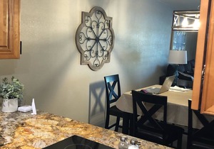 Beautiful, Newly remodeled 3 bedroom Lakefront, Heated Pool & Spa, Free Wi-Fi