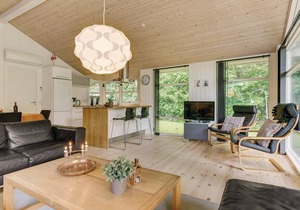 Beautiful recreational house with plenty of space even for 2 families.