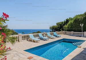 Beautiful sea view, swimming pool, quiet, comfortable, air conditioning, port and beach on foot
