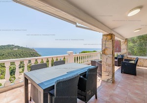 Beautiful sea view, swimming pool, quiet, comfortable, air conditioning, port and beach on foot