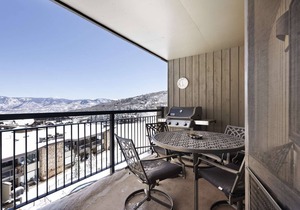 Beautiful Snowmass Getaway! Scenic Views, Balcony, Pool, Hot Tub, Gas FP, Elevator & Trail Access