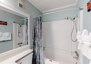 Beautiful Third-Floor Home in Oceanfront Complex w/Shared Pools & Hot Tubs