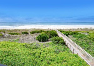 Beautiful Third-Floor Home in Oceanfront Complex w/Shared Pools & Hot Tubs