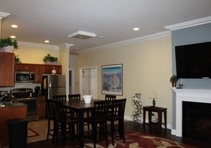 Beautiful Two Bedroom, Ski In/Out, Mountainside, Home away from Home!