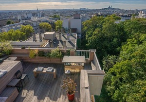 Beautiful & unique view of Paris from a big terrace, LOFT by the Buttes Chaumont