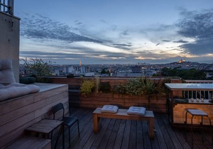 Beautiful & unique view of Paris from a big terrace, LOFT by the Buttes Chaumont