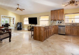 Beautiful Updated Home w/ heated pool/spa - 5 min from the beach