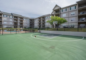 Beautifully Designed Suite with Kitchenette beside Golf Course
