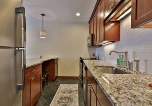 Beautifully Renovated Trail Creek #50 3BR/2BA Loft Condo. Close to slopes. AC.