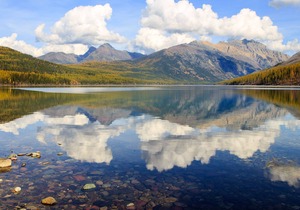 Beautifully updated Big Sky chalet with hot tub, deck & free WiFi