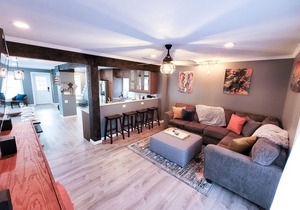 Beautifully Updated West Plaza Home. 3bd 2bth, w/2 Cal King. Perfect location!
