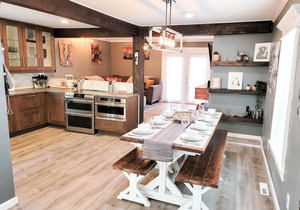 Beautifully Updated West Plaza Home. 3bd 2bth, w/2 Cal King. Perfect location!