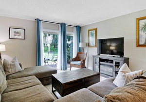 Beautifully Furnished w/ all the comforts of home! Just minutes to the beach