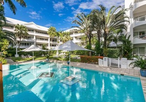 Belle Escapes - Beachfront 3 Bedroom Apartment Alamanda Resort '25'