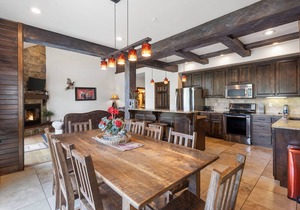 Best Family Friendly Getaway! Luxury Lakefront Villa Dock, Pools, Free Resort Amenities