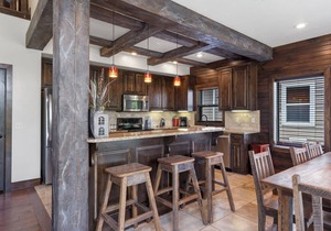 Best Family Friendly Getaway! Luxury Lakefront Villa Dock, Pools, Free Resort Amenities