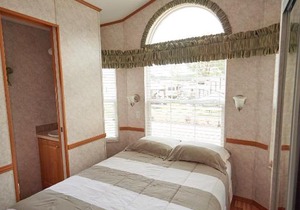 Bethpage Two-Bedroom Cottage 12