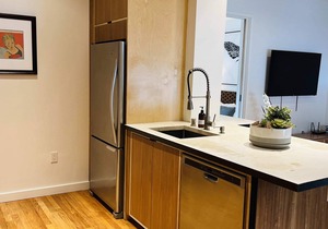 Bishop Arts Hotel Suite 5