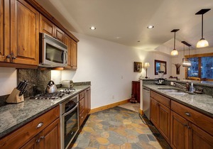 BL6102 | Unforgettable Mtn Getaway | 4 Pools | Walk to Mountain | Winter Shuttle