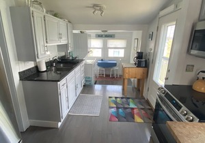 "Blue Heaven"- Airy cottage just steps from Pine Point Beach, Maine