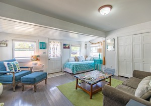 "Blue Heaven"- Airy cottage just steps from Pine Point Beach, Maine