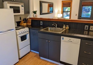 Bluebird Day - River Otter, Charming 1BR duplex in Old Downtown Bend