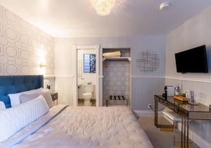 Boho Manor Resort - Room B