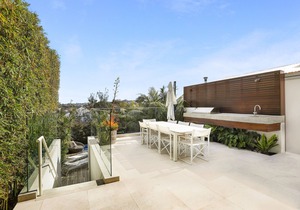 Bondi Beach Celebrity 4 bdrm luxury home 300m to beach with Coastal Views