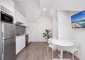 BONDI BEACH STUDIOS VI